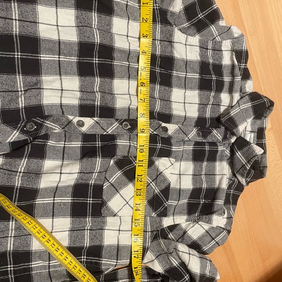 Used black and white women’s flannel. Size small brand me to we - Picture 11 of 14